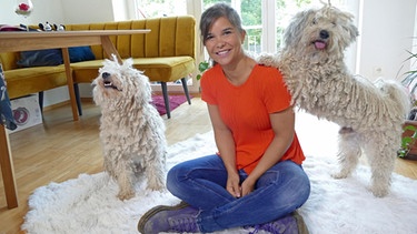 Puli | Der ungarische Rassehund Benji kann es kaum erwarten, Anna seine vielen Tricks zu zeigen. | Bild: © BR | Text und Bild Medienproduktion GmbH & Co.KG