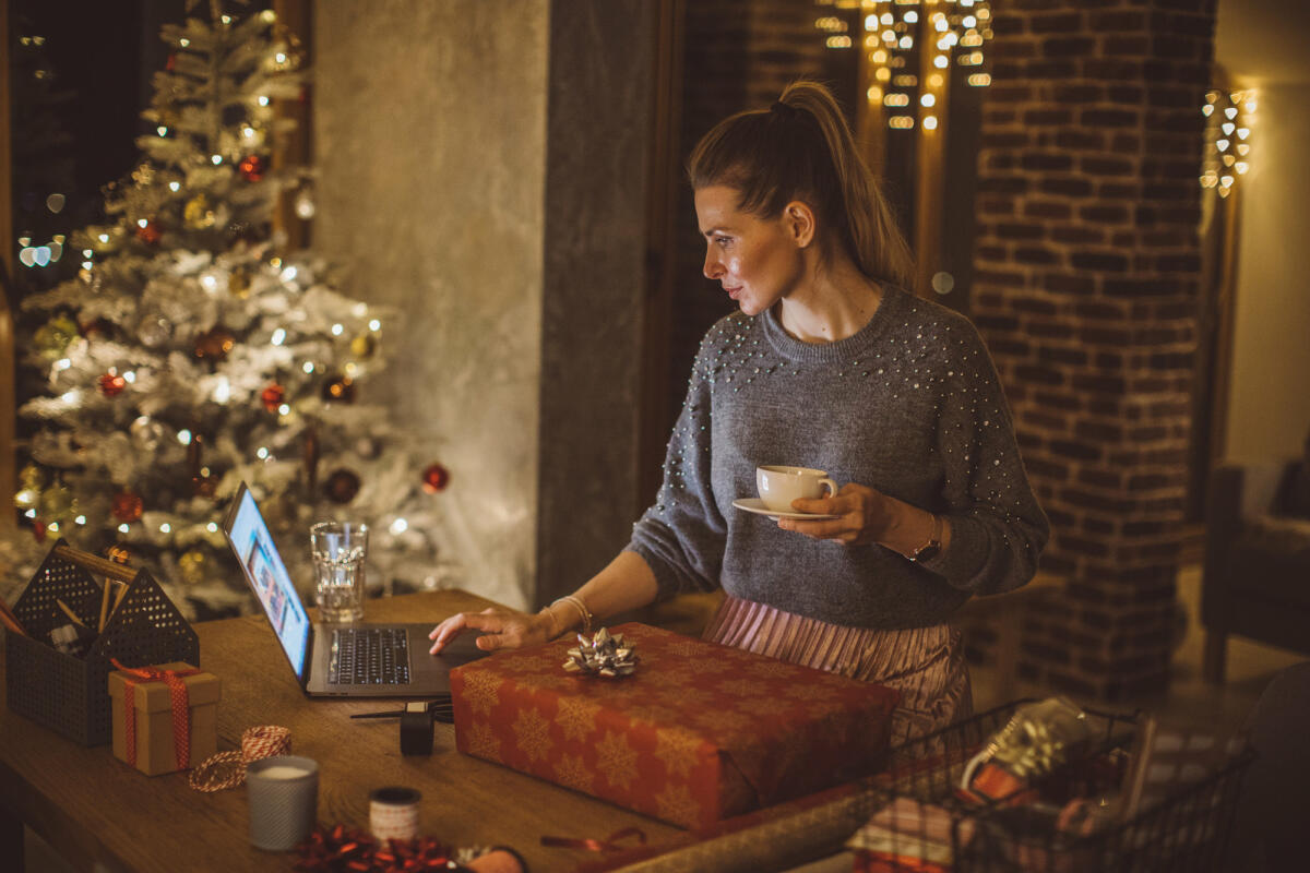 Homeoffice Weihnachten © svetikd / Getty Images