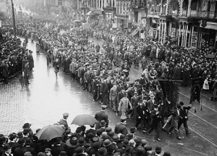 An undated photo of an early 20th century Labor Day parade in New York City