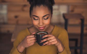 Algumas pessoas têm uma sensibilidade maior à cafeína - iStock