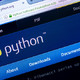 Pythonエンジニアの年収は？高年収の理由や年収を上げる方法を解説