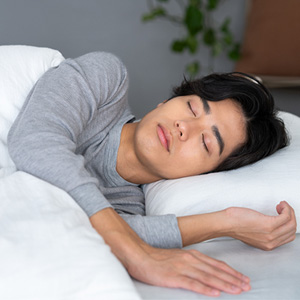 「柔らかい枕」より「硬い枕」が快眠を促す？　自分に合う枕とは