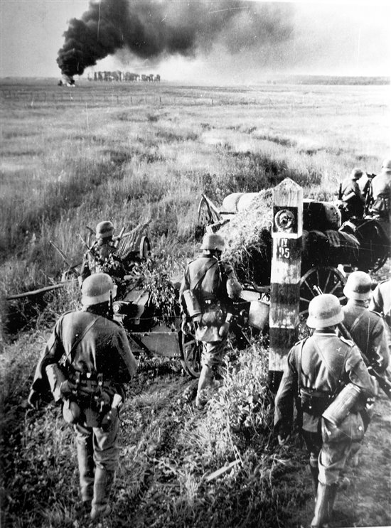 Tropas alemanas cruzando la frontera con la Unión Soviética el 22 de junio de 1941, al inicio de la operación Barbarroja.