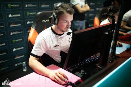 huNter at DreamHack Open Tours 2019 with Valiance