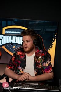 JustHarry casting at DreamHack Showdown Valencia 2019