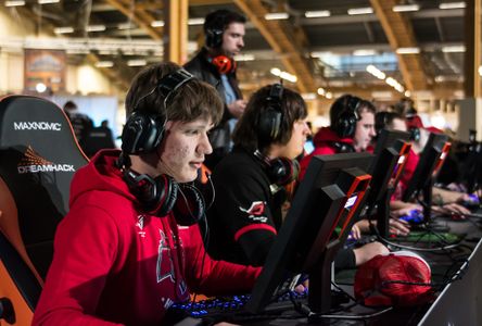 s1mple at DreamHack Winter 2014 with HellRaisers