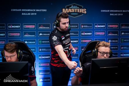 YNk coaching FaZe Clan at DreamHack Masters Dallas 2019