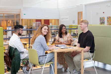 Studenter på campus i Växjö, Linnéuniversitetet