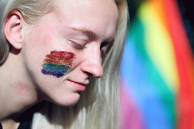 Questões sobre a saúde mental da juventude LGBT+