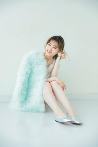 西野七瀬、ニット姿でキュートな笑顔