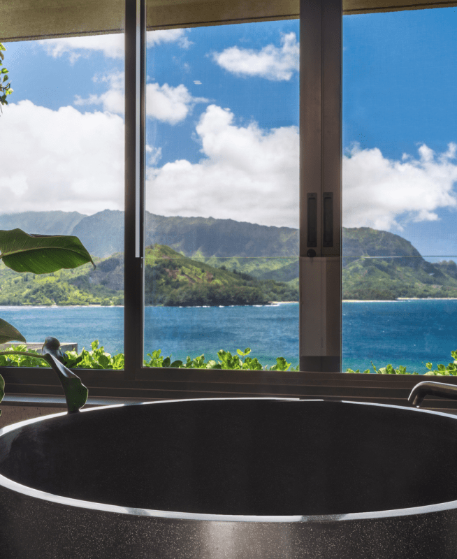 Stone tub in Napali Suite 