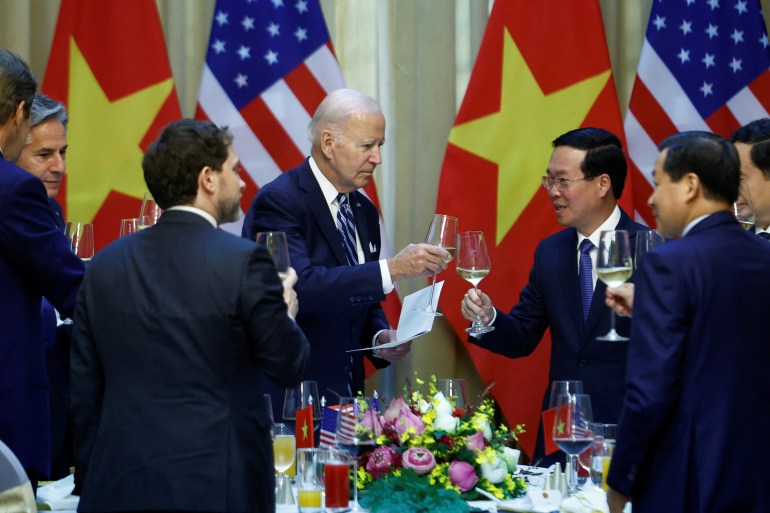 U.S. President Joe Biden raises a toast with Vietnam's President Vo Van Thuong in Hanoi, Vietnam, September 11, 2023. REUTERS/Evelyn Hockstein