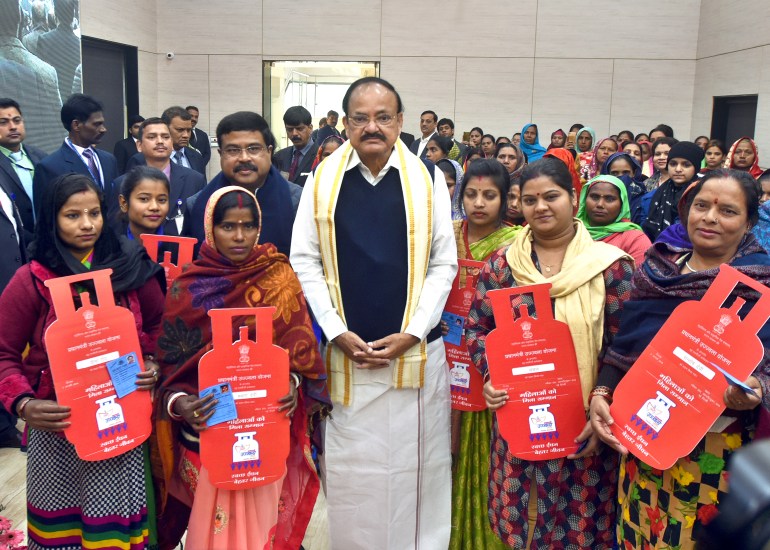 Vice-President M. Venkaiah Naidu and Minister of Petroleum and Natural Gas Dharmendra Pradhan pose for a photograph with the beneficiaries after handing over the 6-croreth gas connections to them under the Pradhan Mantri Ujjawala Yojana, during a programme at Constitution Club on January 2, 2019