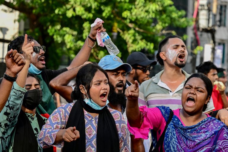 Students shout slogans during ongoing anti-quota protest in Dhaka on July 18, 2024. - Bangladeshi students pressed on July 18 with nationwide protests against civil service hiring rules, rebuffing an olive branch from Prime Minister Sheikh Hasina