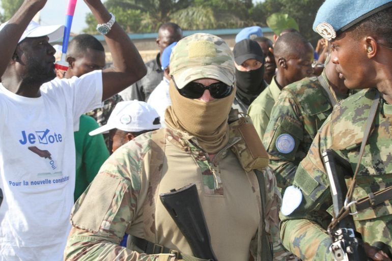 Russian officers from the wagner group are seen around Central African president Faustin-Archange Touadera, as they are part of the presidential security system during the referendum campaign to change the constitution and remove term limits, in Bangui, Central African Republic July 16, 2023. REUTERS/Leger Kokpakpa REFILE - CORRECTING DATE