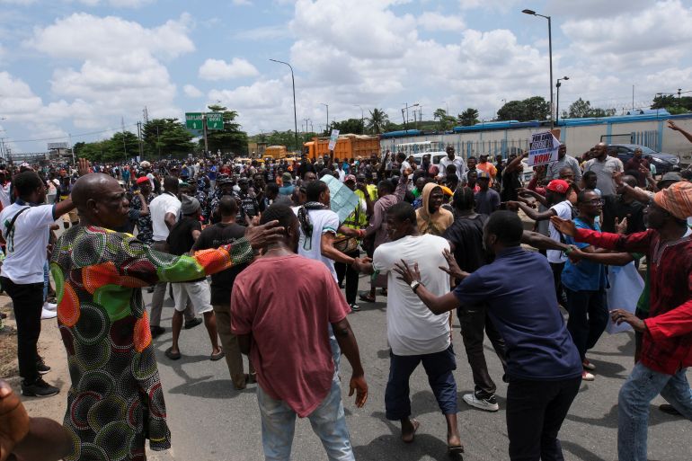 People join a third day of anti-government demonstrations against bad governance and economic hardship in Lagos, Nigeria August 3, 2024. REUTERS/Francis Kokoroko