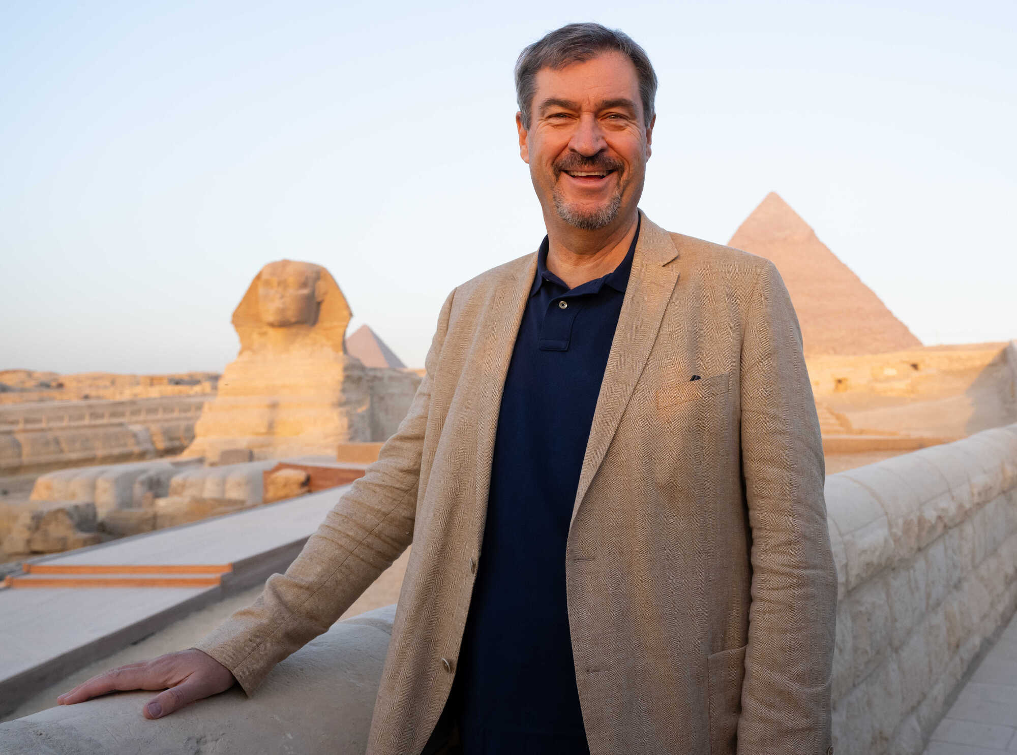 Markus Söder (CSU), Ministerpräsident von Bayern, besichtigt die Sphinx-Statue und die Pyramiden von Gizeh. Söder unternimmt eine dreitägige Reise nach Ägypten.