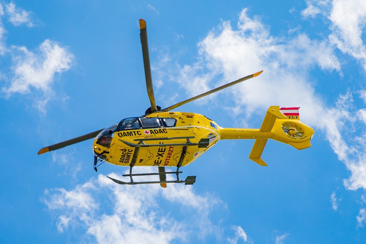 In der Tiroler Gemeinde Innervilgraten ist ein deutscher Wanderer bei einem Unfall verletzt worden. Der Mann war am Lafasbach auf dem Wanderweg ausgerutscht und 20 bis 25 Meter tief ins Bachbett gerutscht. (Symbolbild)