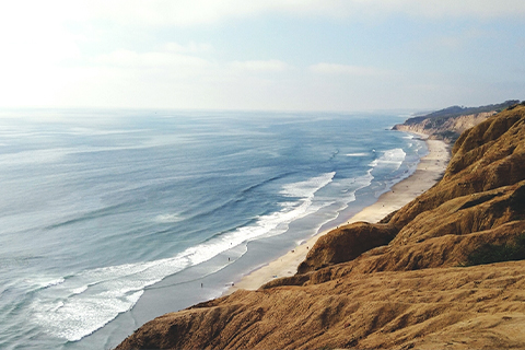 Festői tengerparti tájkép a kaliforniai San Diegóból.