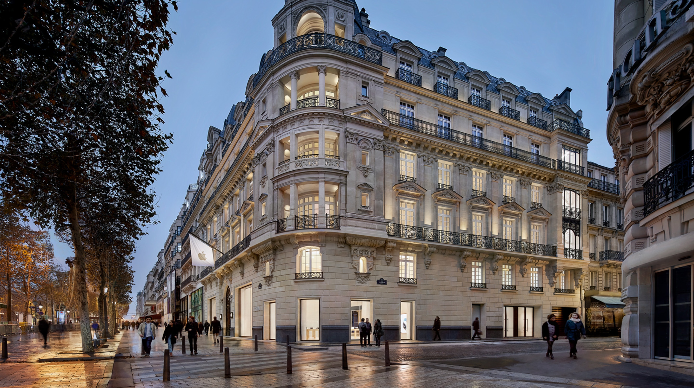 Apple Champs-Élysées in Parijs, Champs-Élysées