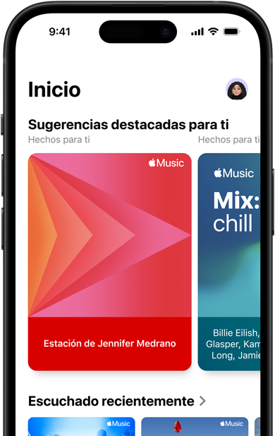 Se muestra la pantalla de la pestaña Inicio de Apple Music en un iPhone, el carrusel de Sugerencias destacadas para ti muestra las estaciones de radio y playlists personalizadas de Jennifer Medrano