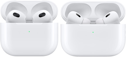 AirPods og AirPods Pro med etuiet åpent