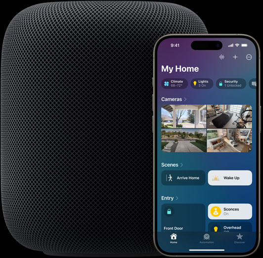 En iPhone med Hjem-appen på hjemmeskærmen er placeret foran en HomePod-højttaler