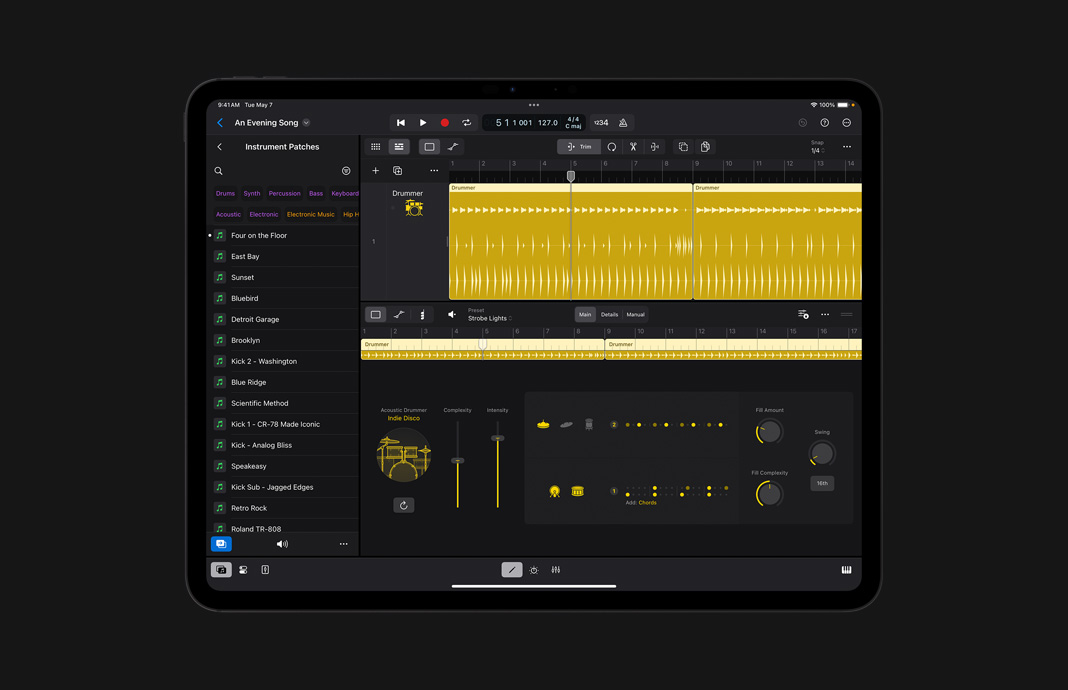 在 iPad Pro 上使用 iPad 版 Logic Pro 創作鼓聲律動。