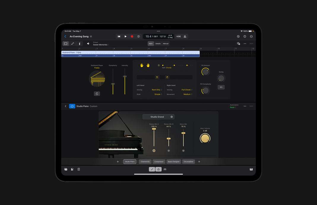 Imagen que muestra cómo se añaden acompañamientos de teclado en un iPad Pro con Logic Pro para el iPad.