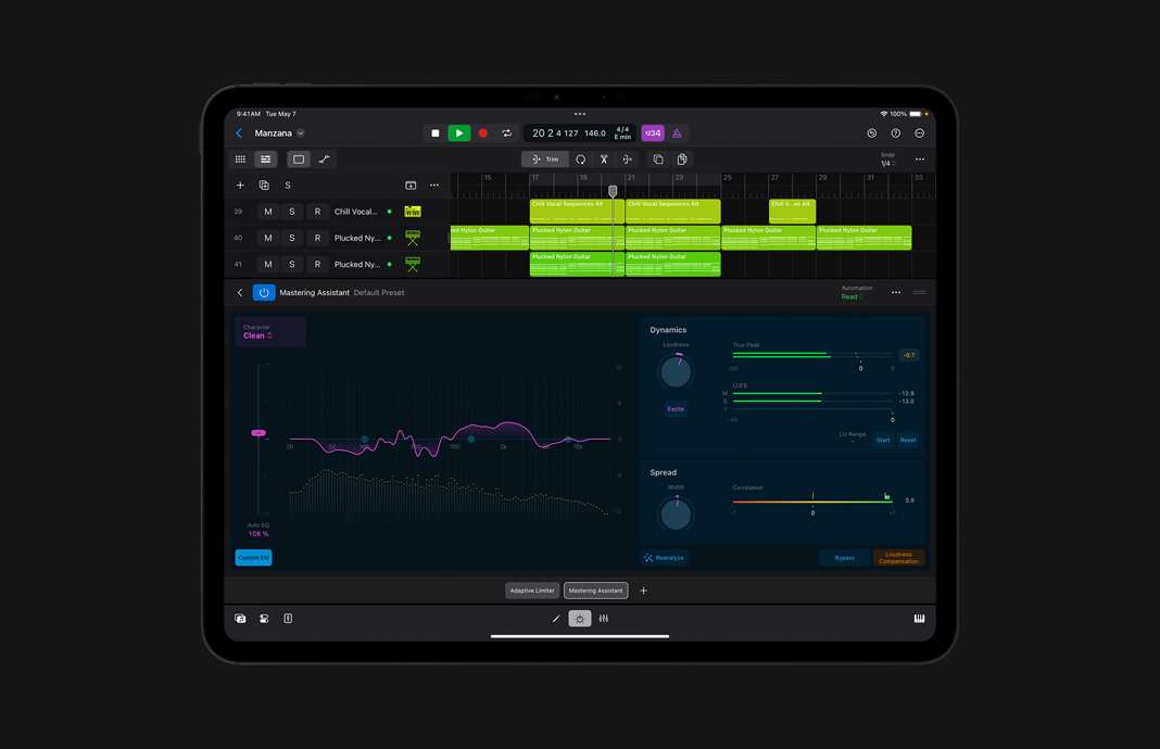 iPad Pro 上開啟 iPad 版 Logic Pro，當中的 Mastering Assistant 用戶介面展示 EQ、Dynamics 和 Speed 設定。