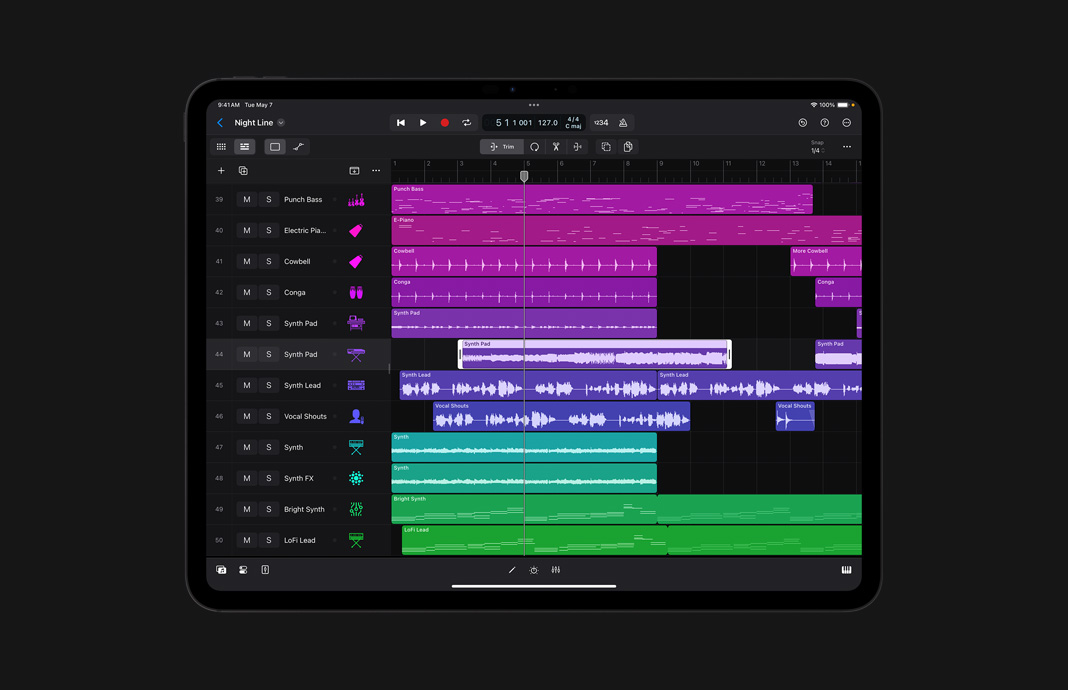 iPad Pro上のLogic Proでワイドビュー表示された、マルチトラックプロジェクトのプロジェクトナビゲーション。