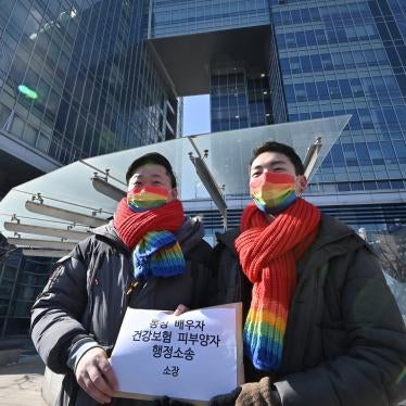 So Seong-wook (L) and Kim Yong-min attend a news conference after filing a lawsuit against South Korea’s National Health Insurance Service for dependent family status.