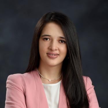 Colored headshot of Mariana Lozano, a young woman from Colombia.