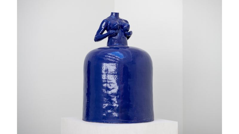 Simone Leigh, Martinique, 2022, stoneware, 60 3/4 × 41 1/4 × 39 3/4 inches (154.3 × 104.8 × 101 cm), courtesy of the artist and Matthew Marks Gallery, © Simone Leigh, photo by Timothy Schenck