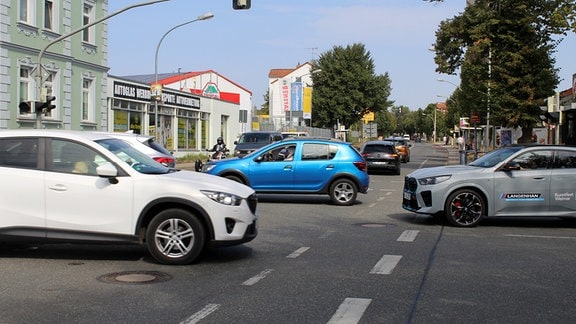 Dichter Verkehr in Weimar an der Kreuzung Buttelstedter/Kromsdorfer/ Rießnerstraße .