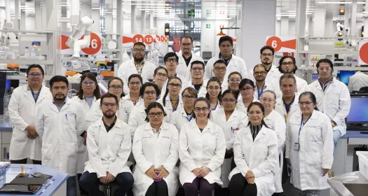 Profesionales en laboratorio