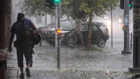 NAJNOVIJE UPOZORENJE RHMZ-a: Najavljeni grmljavina, grad, olujni vetar i veća količina padavina