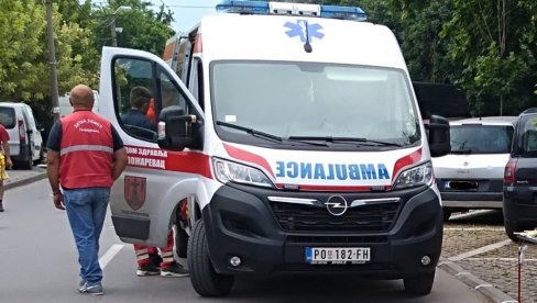 SAOBRAĆAJKA U VRANJU: Udes vozila Hitne pomoći i mercedesa