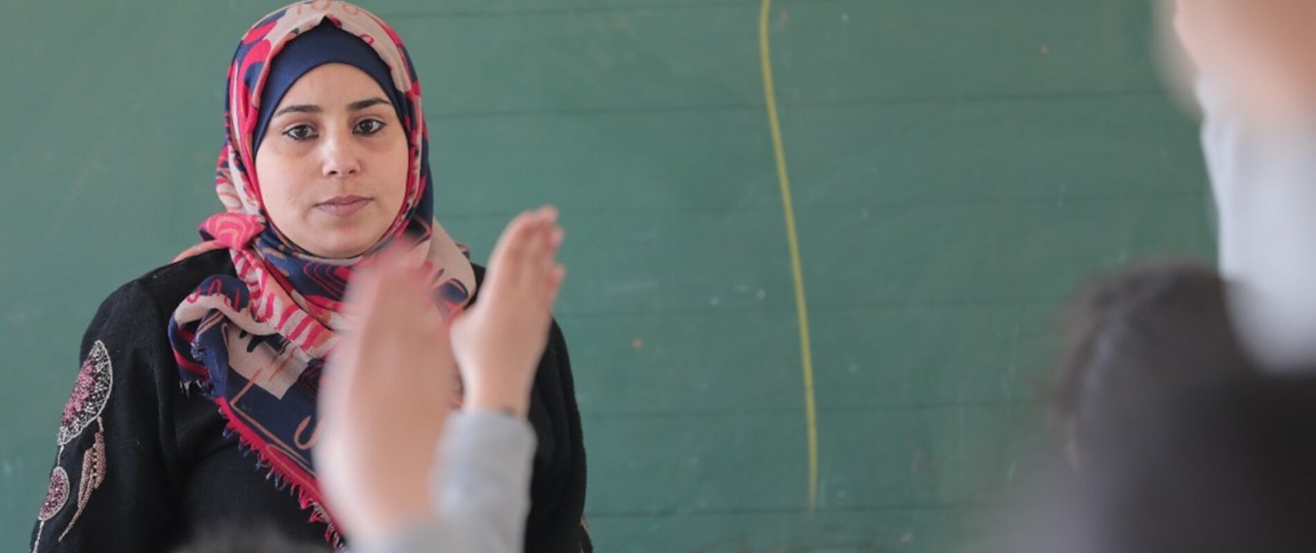 Yasmeen Farookh provides remedial classes in Jabalia, North of Gaza. © Yousef Hammash for NRC