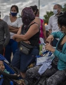 migrants waiting