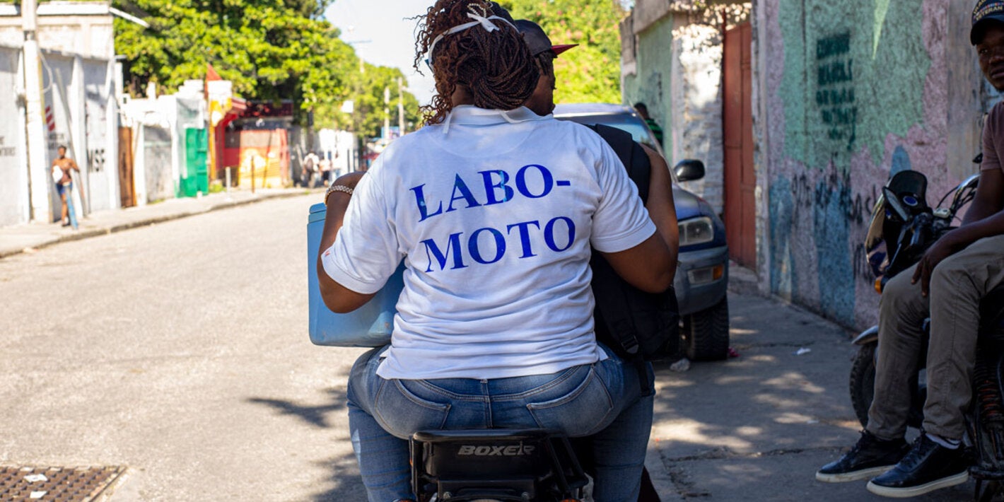 Labo moto in Haiti