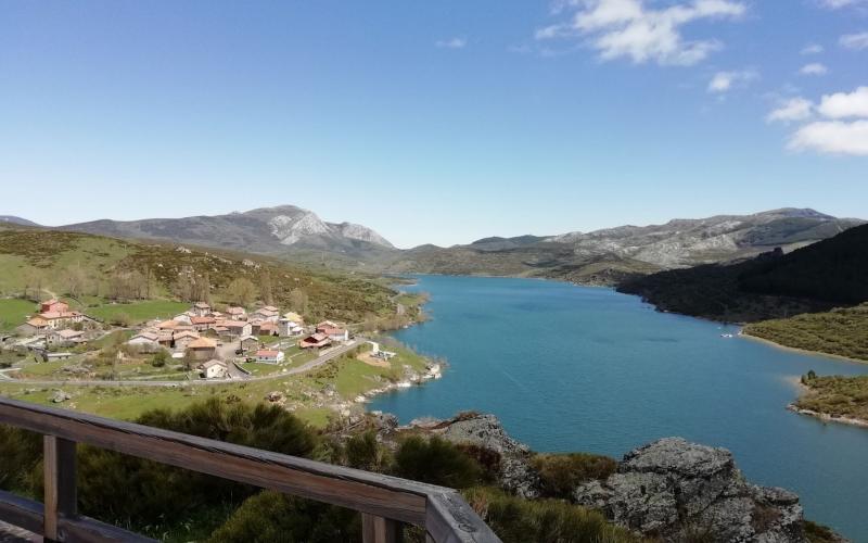 Embalse Camporredondo desde el mirador de Alba de los Cardaños