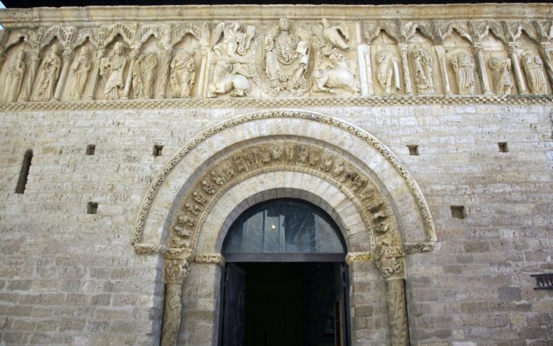 Portada de la Iglesia de Santiago, Carrión de los Condes