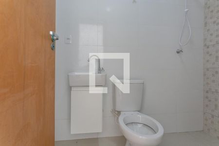 Banheiro de kitnet/studio para alugar com 1 quarto, 24m² em Carlos Prates, Belo Horizonte