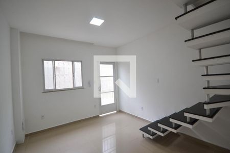 Sala de casa para alugar com 2 quartos, 68m² em Heliópolis, Belford Roxo