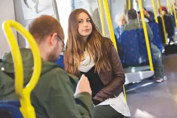 personer på tunnelbanan