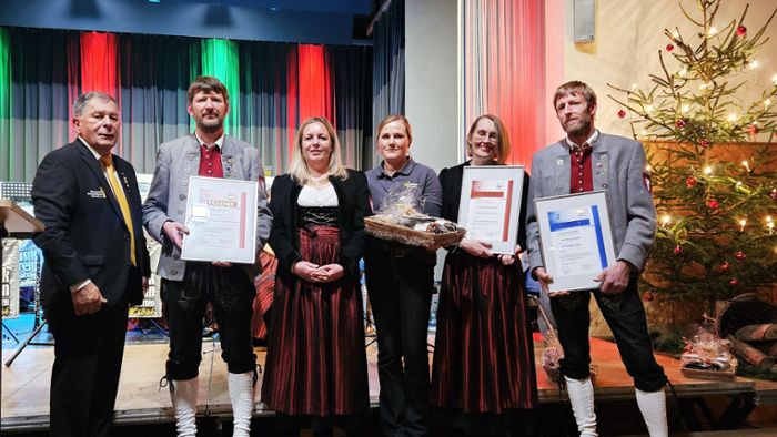 Musikverein Meßstetten gibt Weihnachtskonzert: Schnee rieselt im Takt der Musik