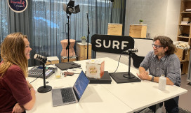 podcastopname in de SURFstudio met Sanne Koenen en John Doove