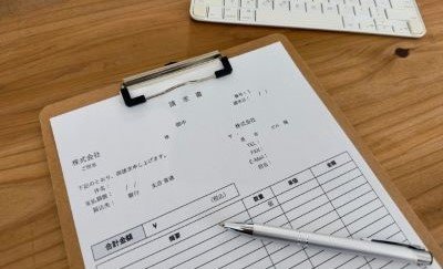 請求書に源泉徴収税額は記載すべき？計算方法や書き方について徹底解説！