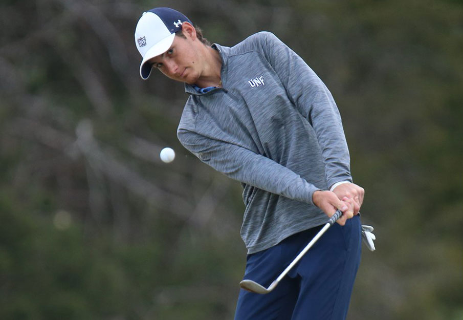 Nick Gabrelcik hitting a golf ball